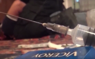 ДХХ Тошкент шаҳрида кокаин граммини 300—350 доллардан сотмоқчи бўлганларни қўлга олди (видео)