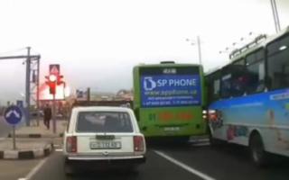Тошкентда йўловчи талашган автобус ҳайдовчиларидан транспортни бошқариш ҳуқуқи олиб қўйилди  