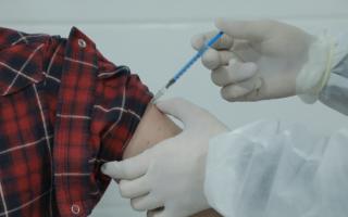 Ўзбекистонда «Pfizer» ва «BioNTech» вакцинаси билан биринчи галда кимлар эмланиши маълум қилинди
