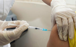 Норвегияда «Pfizer» вакцинаси билан эмланганидан сўнг 23 киши вафот этди
