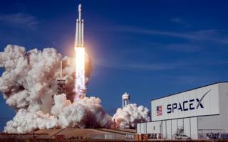 SpaceX орбитага Starlink сунъий йўлдошларининг навбатдаги партиясини чиқарди