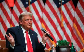 Доналд Трамп ЕИ товарларига 25 фоизлик божлар жорий қилади