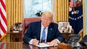 Трамп Россияга қарши санкцияларни узайтиришга қарор қилди