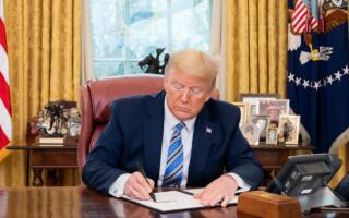 Трамп автомобиллар импортига 25 фоизлик тарифлар ҳақида эълон қилди