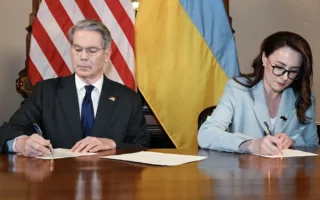 АҚШ ва Украина фойдали қазилмалар бўйича битим имзолади