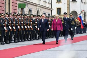 Словенияда Ўзбекистон президентини расмий кутиб олиш маросими бўлиб ўтди