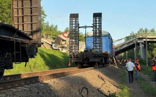 Брянск вилоятида йўловчи поeзди устига кўприк қулаши оқибатида 7 киши ҳалок бўлди