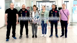 Одам савдосида айбланаётган ўзбекистонлик аёл Тошкентга экстрадиция қилинди