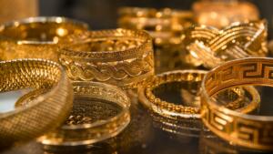 Қирғизистондан тилла буюмларни ноқонуний олиб киришга уринган шахс ушланди