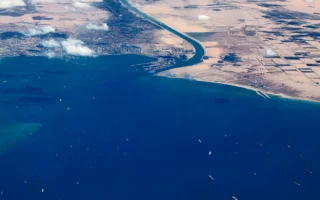 Сувайш каналида нефть кемаси чўкиши оқибатида 4 киши ҳалок бўлди