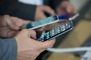 IMEI-кодларни рўйхатдан ўтказишдаги муаммолар бўйича сенаторлик сўрови юборилди