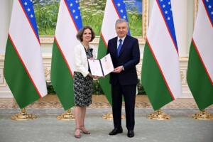 Мирзиёев Франция элчисини «Дустлик» ордени билан тақдирлади