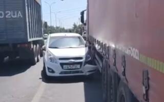 Тошкентда 10 та автомобил иштирокида авария юз берди