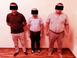 Сурхондарёда ҳоким ёрдамчиси ва яна 2 мансабдор пора билан ушланди