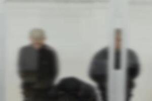 Автомобил ўғирлаб, ИИО ходимини пичоқлаган 2 нафар йигитга ҳукм чиқарилди