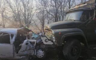 Жиззахда Matiz юк машинаси билан тўкнашди: 3 киши ҳалок бўлди