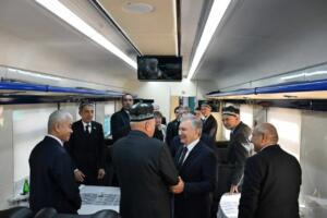 Шавкат Мирзиёев «Самарқанд – Ургут» янги темир йўл линияси билан танишди