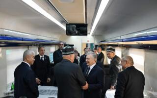 Шавкат Мирзиёев «Самарқанд – Ургут» янги темир йўл линияси билан танишди