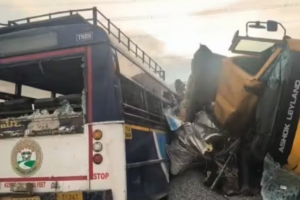 Ҳиндистонда автобус ва юк машинасининг тўқнашуви оқибатида 24 киши ҳалок бўлди