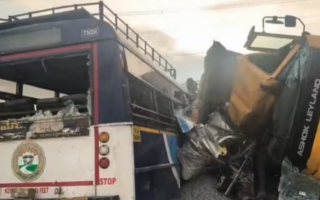 Ҳиндистонда автобус ва юк машинасининг тўқнашуви оқибатида 24 киши ҳалок бўлди