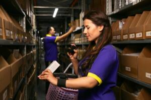 Uzum Market маҳсулотларни тўғри ёпиштиришни эслатиб ўтади