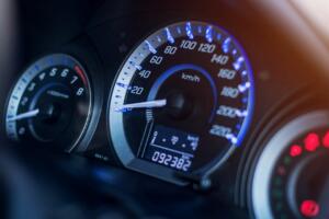 Ўзбекистонда автомобилларни босиб ўтган масофасини яширганлик учун жарима белгиланиши мумкин