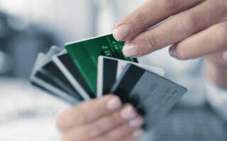 Ўзбекистонда вояга етмаганлар банк картасини мустақил равишда олишлари мумкин бўлади