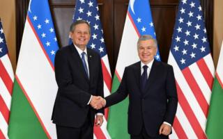 Шавкат Мирзиёев Вашингтонда АҚШ сенаторини қабул қилди