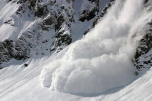 Ўзбекистоннинг икки вилоятида фуқаролар қор кўчиш хавфидан огоҳлантирилди