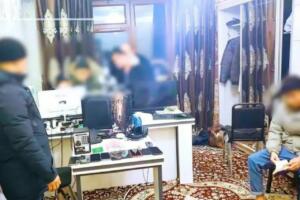 Интернетда Божхона қўмитаси номидан пулларни ўзлаштирган жиноий гуруҳ ушланди