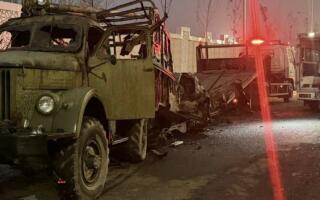 Тошкентда юк автомашинасига урилиб кетган Onix йўловчиси ҳалок бўлди