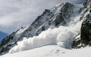 Ўзбекистоннинг олти вилоятида қор кўчиш хавфи эьлон қилинди