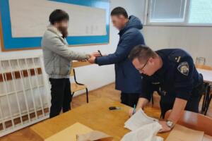 Фирибгарликда гумонланиб, халқаро қидирувда бўлган ўзбекистонлик Хорватиядан мамлакатга экстрадиция қилинди