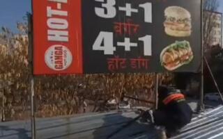 Тошкентда ҳинд тилида ёзилган реклама пешлавҳаси демонтаж қилинди