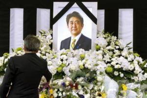 Япония собиқ бош вазири Синдзо Абэни ўлдирган шахс умрбод қамоқ жазосига ҳукм қилинди