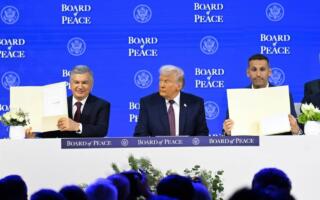 Шавкат Мирзиёев Тинчлик кенгаши Низомини имзолади