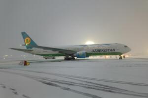 Ўзбекистонда қор ёғиши сабабли бир нечта авиарейслар захира аэродромларга йўналтирилди