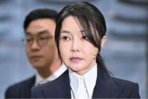 Жанубий Корея собиқ биринчи хоними қамоқ жазосига ҳукм қилинди