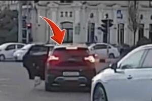 Тошкентда 2 ёшли бола автомашинадан йўл устига тушиб кетди