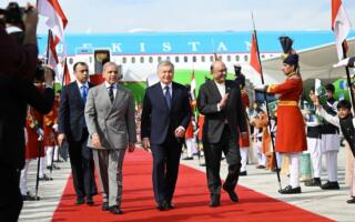 Шавкат Мирзиёев Покистонга давлат ташрифи билан етиб келди