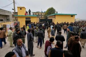 Покистонда масжид портлаши оқибатида 30 дан ортиқ одам ҳалок бўлди