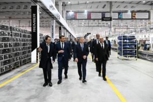Шавкат Мирзиёев Оҳангарон туманидаги маиший техника ишлаб чиқариш корхонасига ташриф буюрди