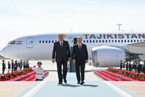 Шавкат Мирзиёев Тожикистон президентини кутиб олди