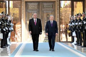 Кўксарой қароргоҳида Тожикистон президенти тантанали кутиб олинди