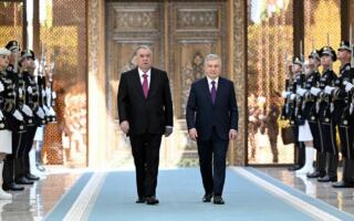 Кўксарой қароргоҳида Тожикистон президенти тантанали кутиб олинди