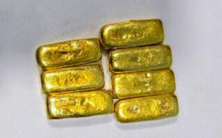 Андижонда 800 млн сўмдан ортиқ олтинни ноқонуний олиб чиқмоқчи бўлган она ва қиз ушланди