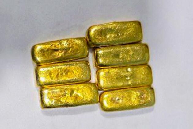 Андижонда 800 млн сўмдан ортиқ олтинни ноқонуний олиб чиқмоқчи бўлган она ва қиз ушланди