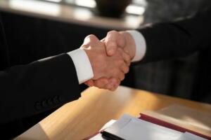 Самарқандда туман ҳокимлари чет эл хизмат сафарларига ўзининг қариндошлари ва соҳага алоқасиз шахсларни жўнатгани аниқланди