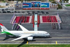 Шавкат Мирзиёев Бухорода Эмомали Раҳмонни кутиб олди