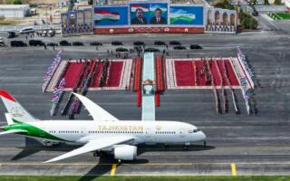 Шавкат Мирзиёев Бухорода Эмомали Раҳмонни кутиб олди